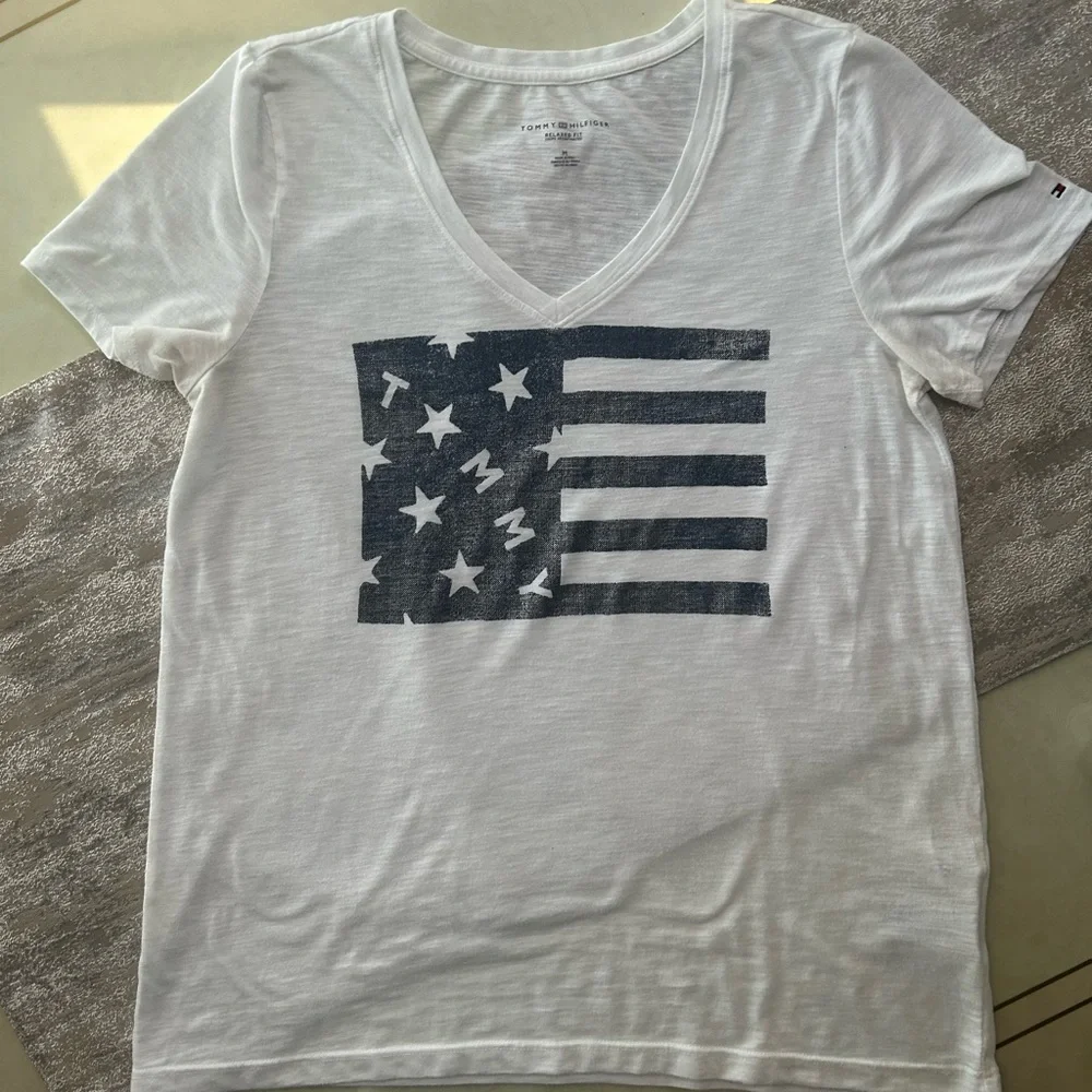 Tommy Hilfiger Women’s Tshirt - Picture 11 of 16